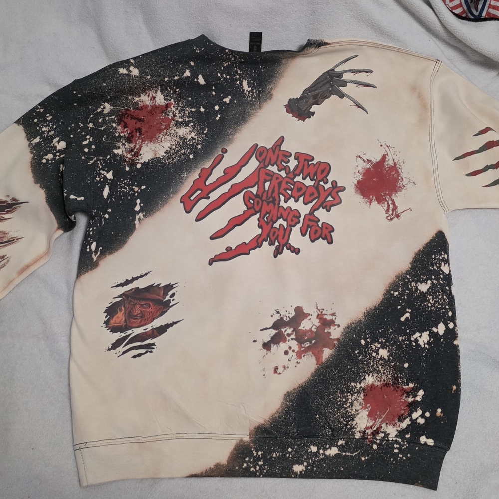 Freddy Set! Glowing Tumbler & Sweatshirt!! - Picture 5 of 7